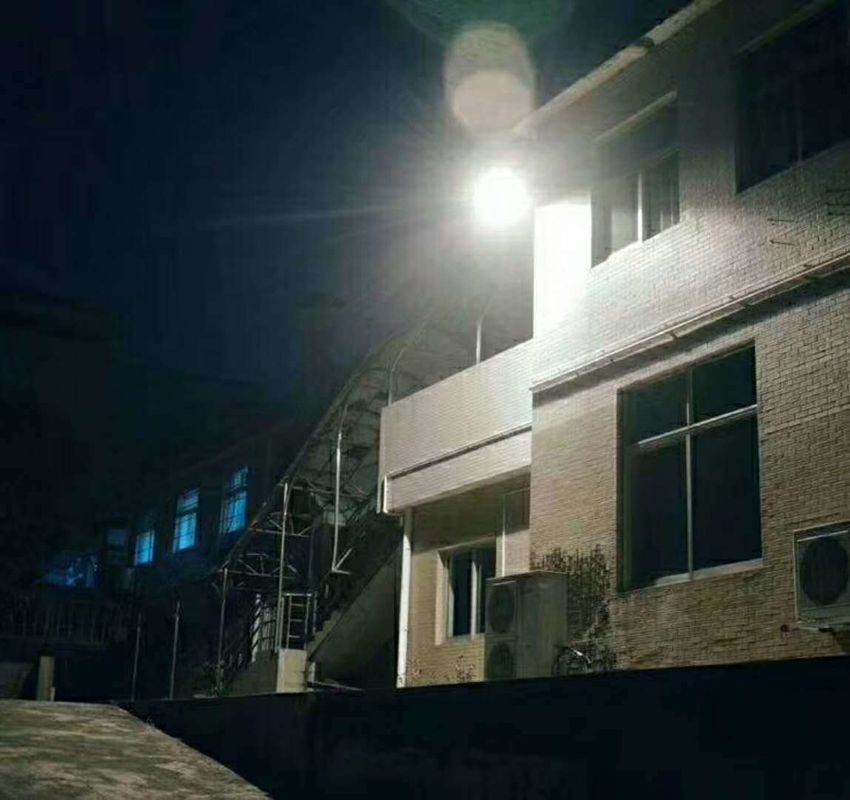 स्मार्ट लाइट कंट्रोल के साथ संचालित एलईडी गार्डन आउटडोर सोलर फ्लड लाइट मोशन सेंसर