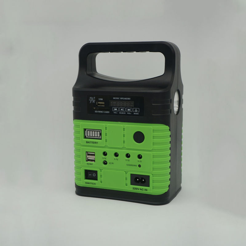 बिल्ट इन FM रेडियो MP3 मिनी आउटडोर कैम्पिंग के साथ 7500mah पोर्टेबल सोलर पावर सिस्टम किट